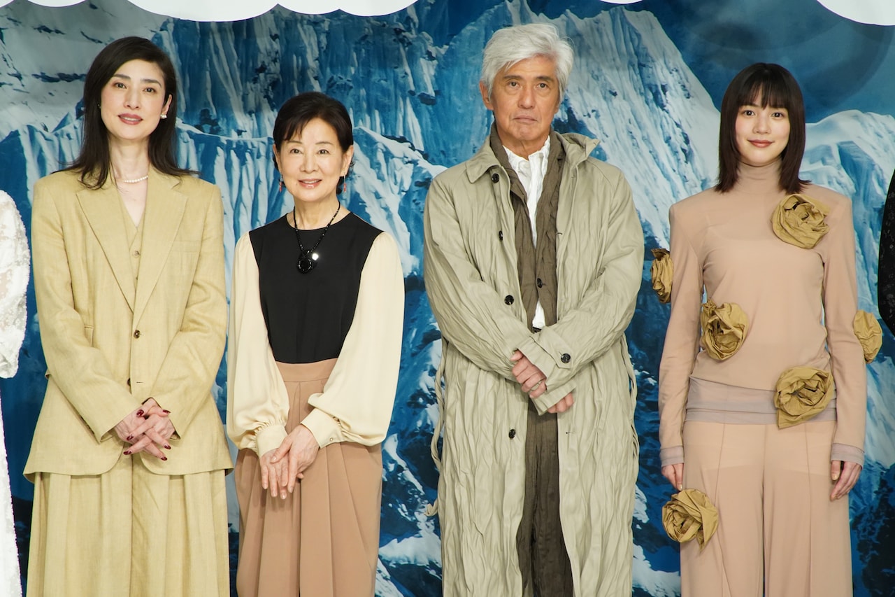 左から天海祐希、吉永小百合、佐藤浩市、のん