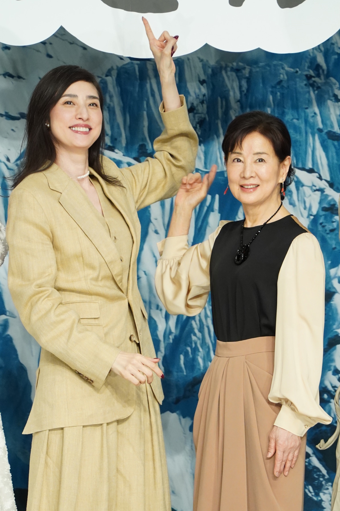 左から天海祐希、吉永小百合