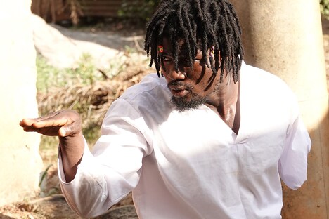 「アフリカン・カンフー・ナチス2 逆襲のロボトラー」場面写真