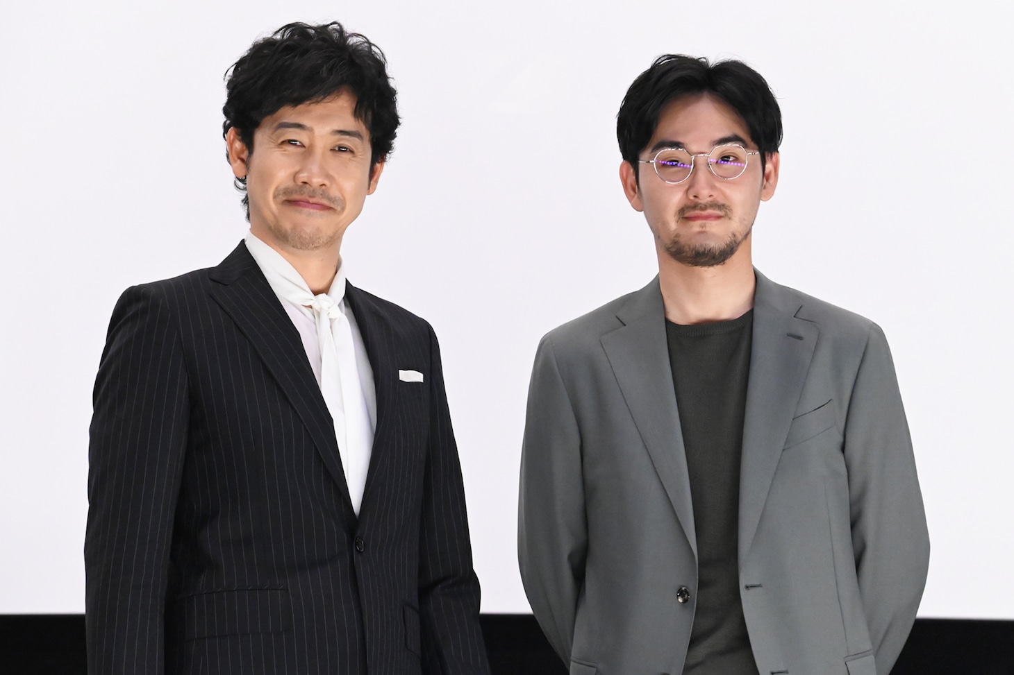 「探偵はBARにいる3」舞台挨拶より、左から大泉洋、松田龍平