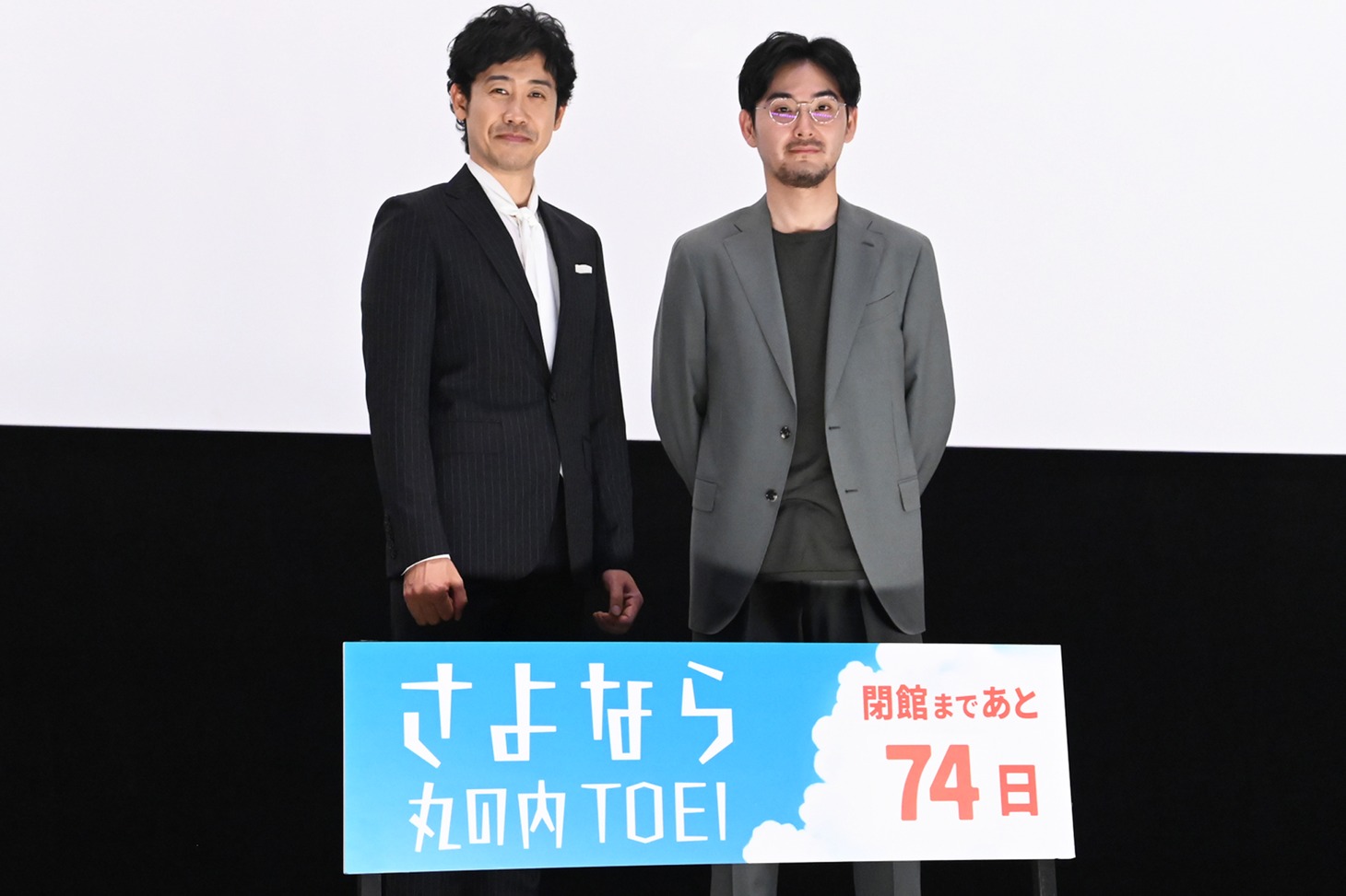 「探偵はBARにいる3」舞台挨拶より、左から大泉洋、松田龍平