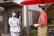 左から原菜乃華演じるメイコ、高橋文哉扮する健太郎