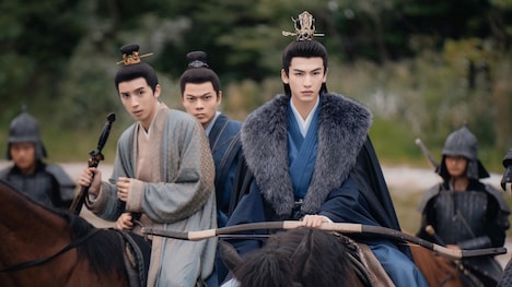 ジャン・リンホー(張凌赫)演じる謝危(右から2番目)