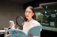 「LUPIN THE IIIRD THE MOVIE 不死身の血族」のアフレコに臨む森川葵