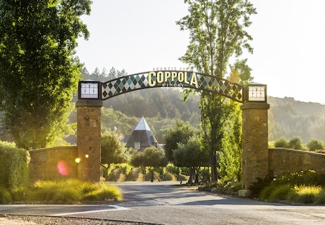 フランシス・フォード・コッポラ・ワイナリーの門