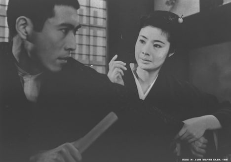 「緋牡丹博徒・花札勝負」場面写真