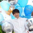 ドラマ「特捜9」主演・井ノ原快彦が本日誕生日、大量の風船に囲まれる