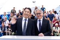 左から石川慶、カズオ・イシグロ ©︎Kazuko Wakayama