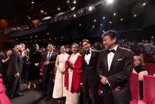 「遠い山なみの光」第78回カンヌ国際映画祭公式上映後の様子