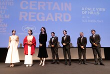 「遠い山なみの光」第78回カンヌ国際映画祭舞台挨拶の様子