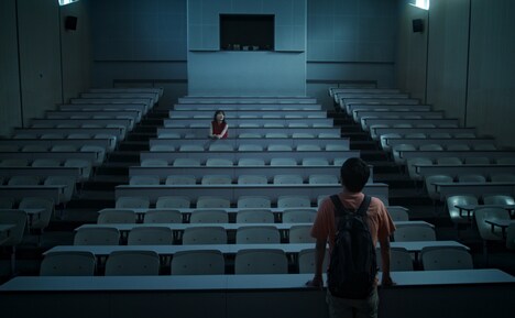 「よそ者の会」場面写真