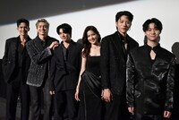 左からToey（Pongsakorn Mettarikanon）、Smart（Chisanupong Paungmanee）、Boom（Raweewit Jiraphongkanon）、Namwaan（Kannaporn Puangthong）、Peanut（Peeranat Veeranipitkul）、Euro（Waratthip Kittiphaisan）、Boss（Wasakorn Khumklaowiriya）