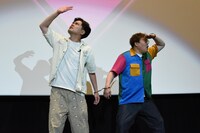 ジェスチャーゲームに挑戦するマユリカ