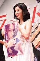 学生の頃は土手でギターを弾いていたと話す池田エライザ