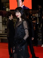 第78回カンヌ国際映画祭のレッドカーペットに参加した小松菜奈 ©KAZUKO WAKAYAMA