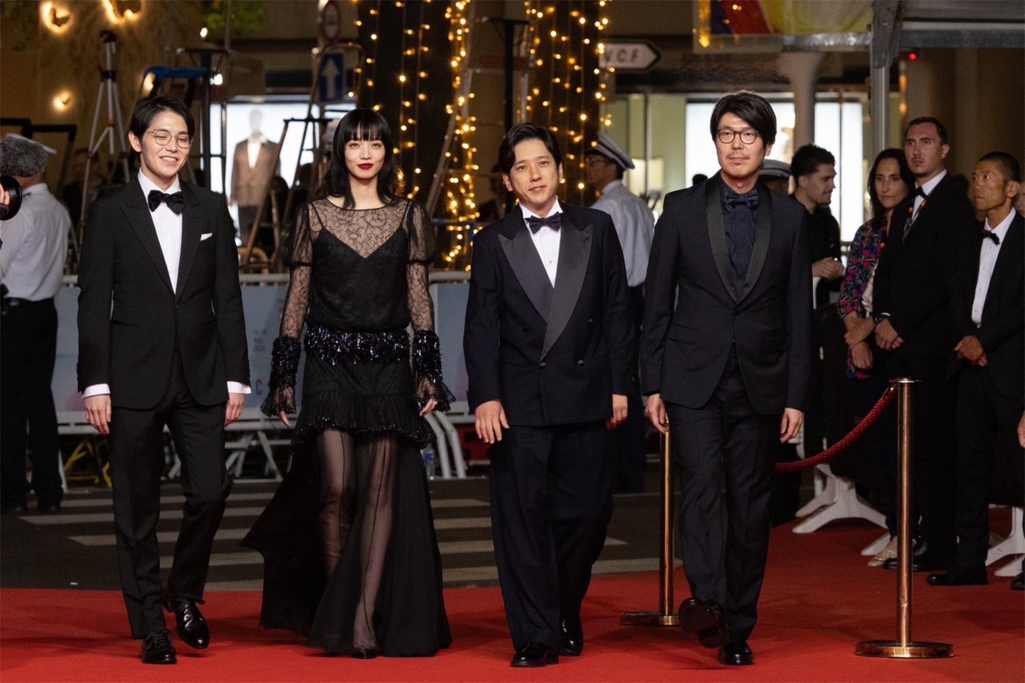 左から平瀬謙太朗、小松菜奈、二宮和也、川村元気 ©KAZUKO WAKAYAMA