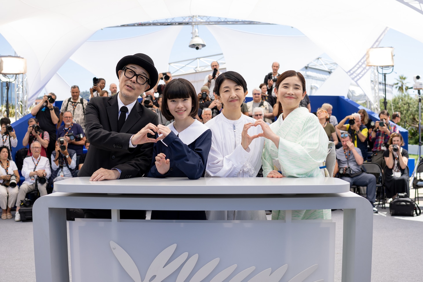 第78回カンヌ国際映画祭より、映画「ルノワール」フォトコールの様子。左からリリー・フランキー、鈴木唯、早川千絵、石田ひかり ©Kazuko WAKAYAMA