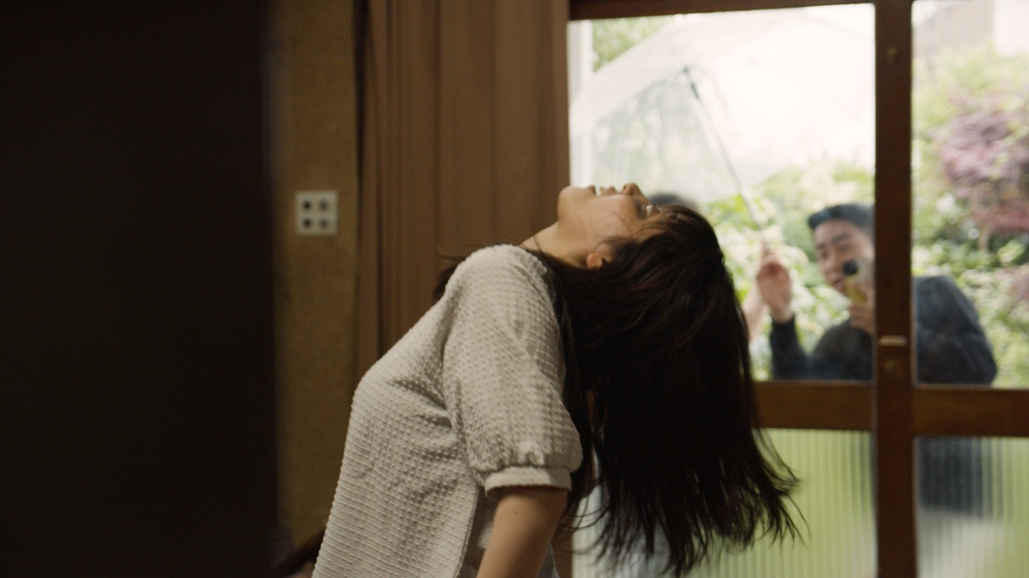 「噛む家族」場面写真