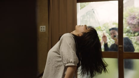 「噛む家族」場面写真