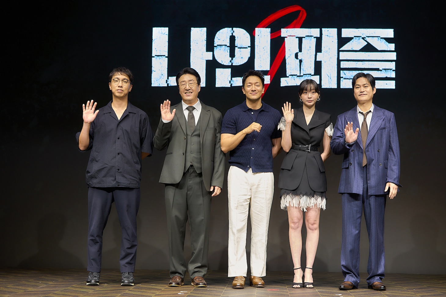 左からユン・ジョンビン、ヒョン・ボンシク、ソン・ソック、キム・ダミ、キム・ソンギュン