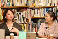 左から西森路代、小泉今日子