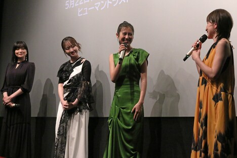 左から佐藤江梨子、本田望結、恒松祐里、奥菜恵