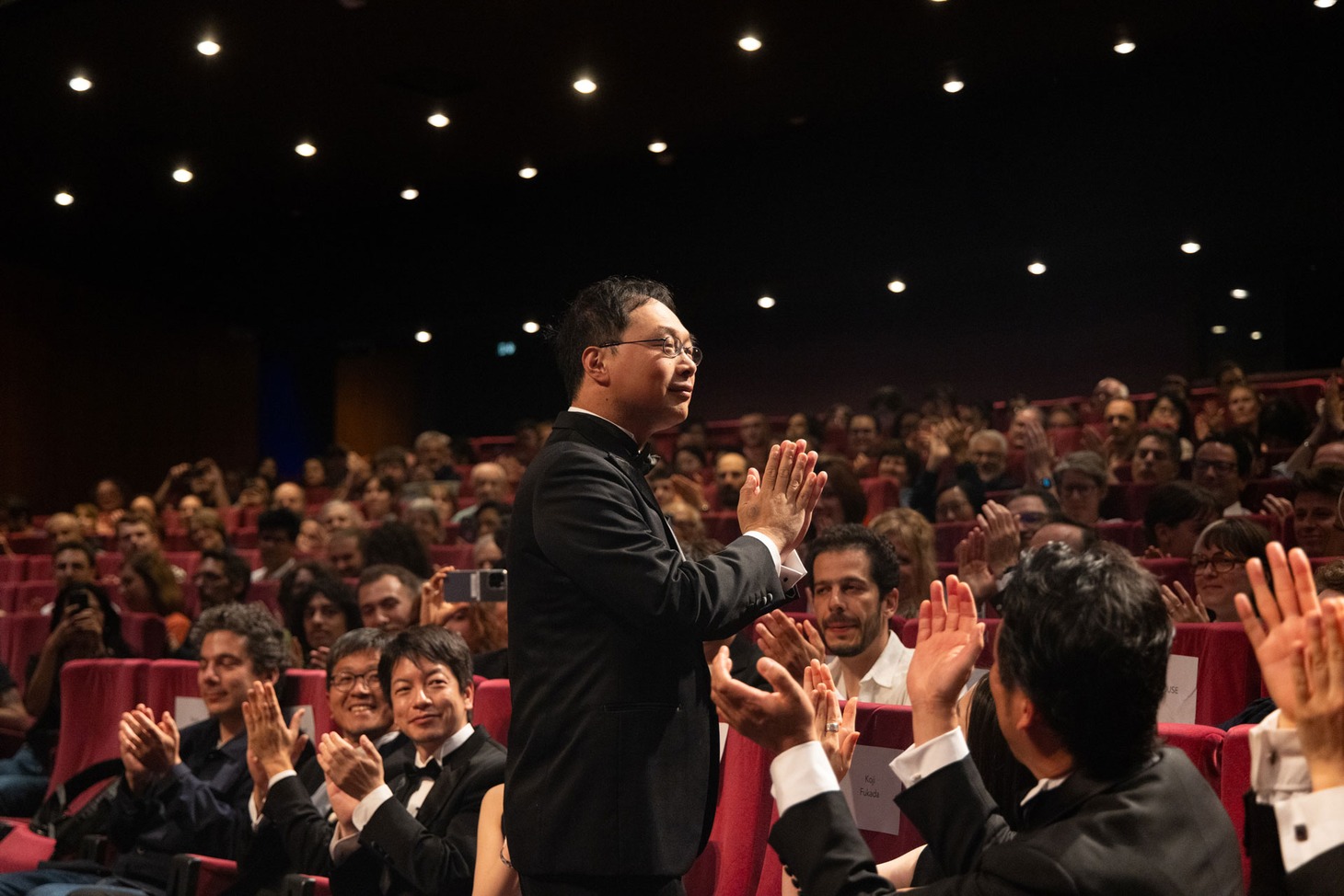 第78回カンヌ国際映画祭にて、監督作「恋愛裁判」を披露した深田晃司 ©KAZUKO WAKAYAMA