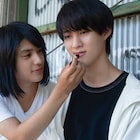 荒木飛羽と曽野舜太の屋上シーン収めた劇場版「スメルズ ライク グリーン スピリット」予告