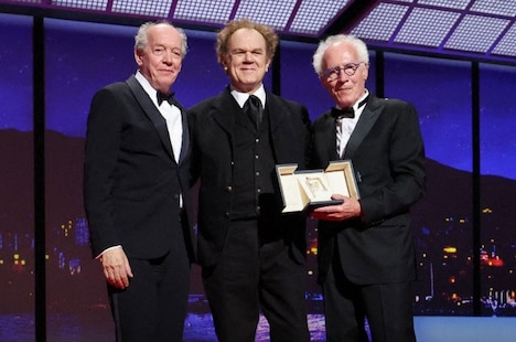 左からリュック・ダルデンヌ、ジョン・C・ライリー、ジャン＝ピエール・ダルデンヌ