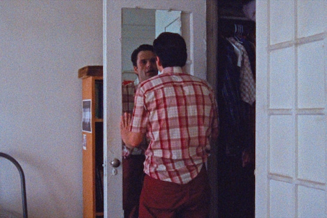 「顔を捨てた男」新場面写真