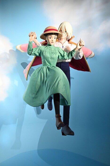 「ハウルの動く城」より、ハウルとソフィーの空中散歩 ©2004 Diana Wynne Jones/Hayao Miyazaki/Studio Ghibli, NDDMT
