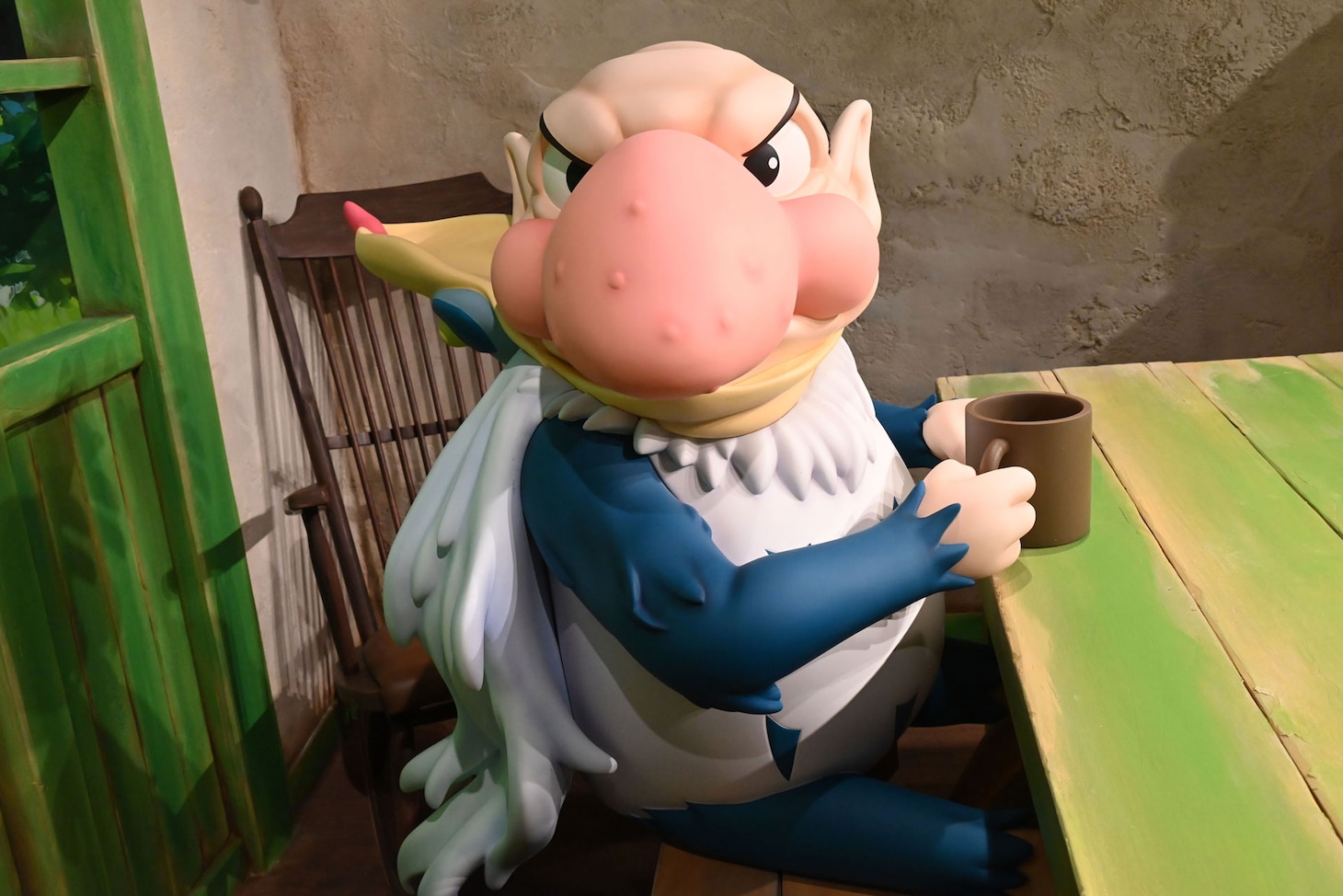 「君たちはどう生きるか」のフォトスポットにて、正面から見たサギ男 ©2023 Hayao Miyazaki/Studio Ghibli