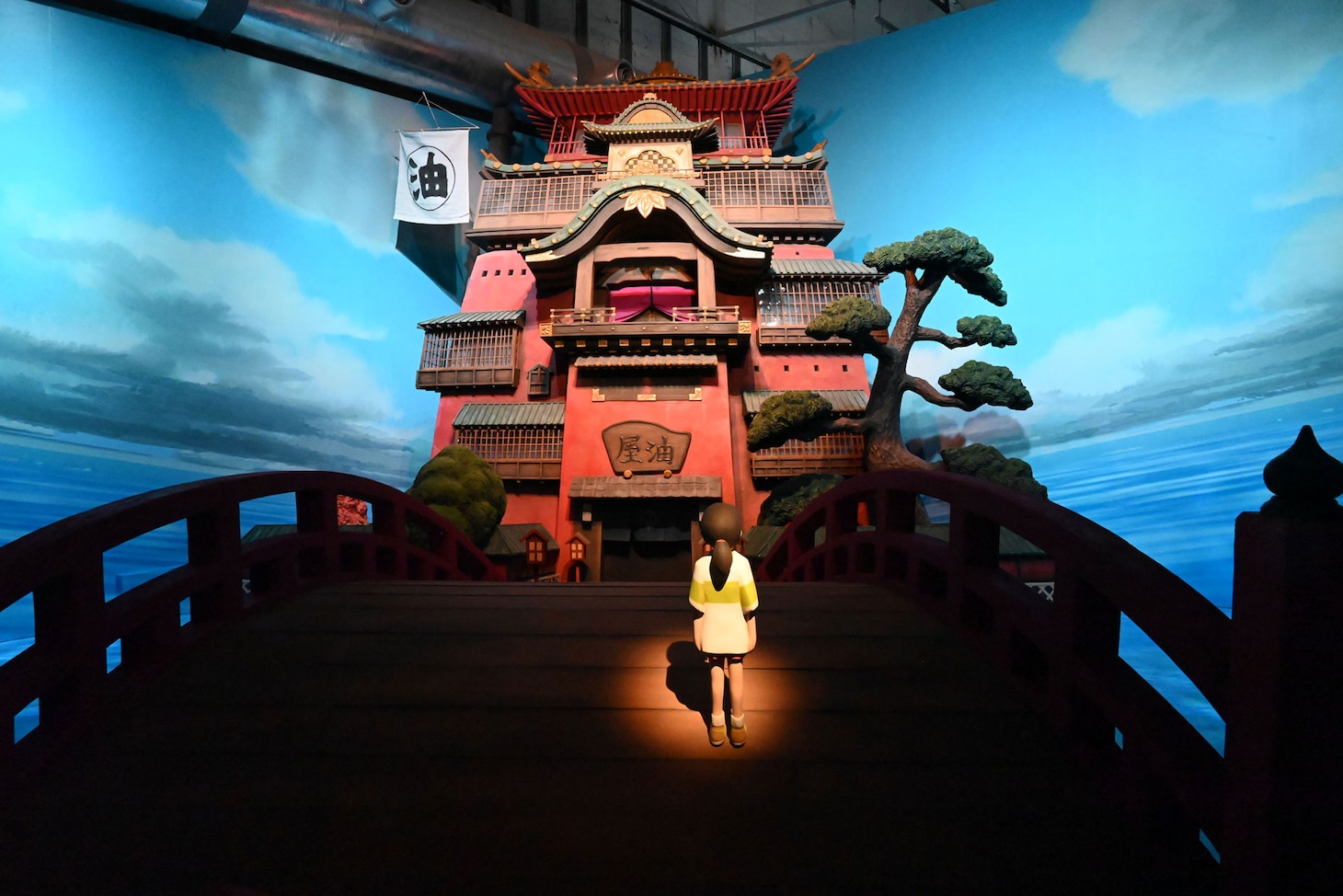 「千と千尋の神隠し」より、油屋 ©2001 Hayao Miyazaki/Studio Ghibli, NDDTM