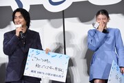 フリップを見せたあと、出口夏希（右）に「一番おもんない！」とツッコまれた奥平大兼（左）