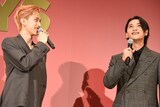 井上想良（右）がネタバレを避けつつ「Produce 101 Japan」を鑑賞していたと暴露する池崎理人（左）