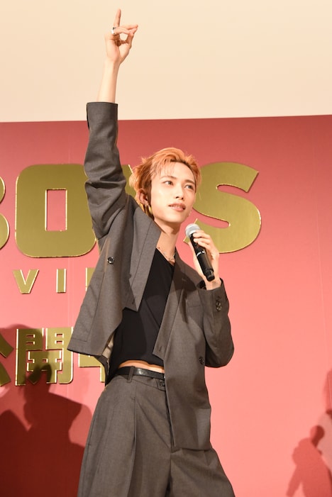 豆原一成へのサプライズの大役を担い、「ミュージック、スターティン!」と声を張った池崎理人