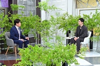 「日曜日の初耳学」より、左から林修、吉沢亮