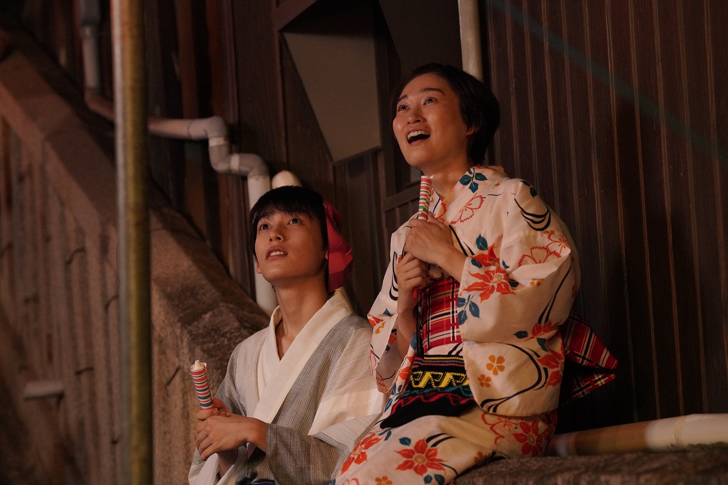 「リライト」より、福永朱梨演じる晴子（右）と、阿達慶演じる保彦（左）