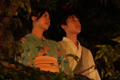 「リライト」より、池田エライザ演じる美雪(左)と、阿達慶演じる保彦(右)