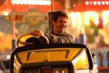 「We Live in Time この時を生きて」場面写真より、アンドリュー・ガーフィールド演じるトビアス