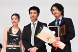 第34回日本映画プロフェッショナル大賞授賞式の様子。左から森田想、小路紘史、遠藤雄弥