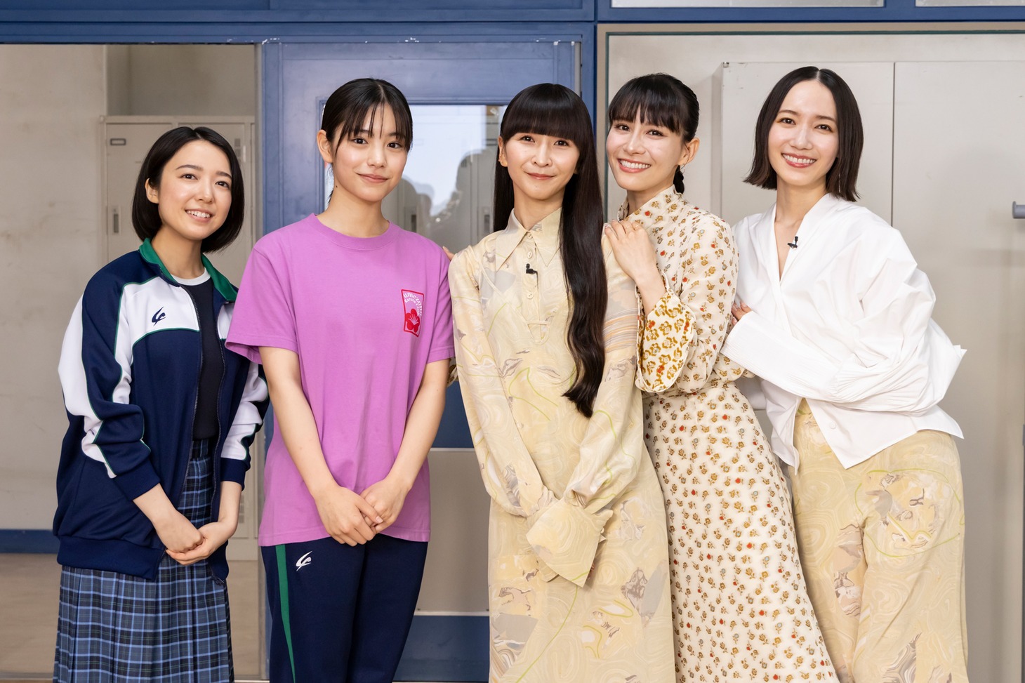 左から「ちはやふる－めぐり－」のキャスト・上白石萌音、當真あみ、Perfumeのかしゆか、あ～ちゃん、のっち