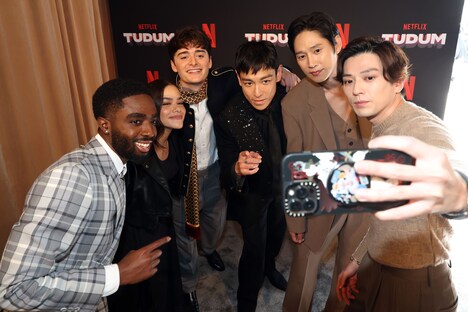「Netflix TUDUM 2025」カーペットでの様子