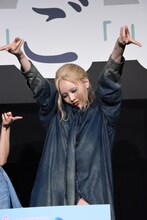 ギャルピースをするちゃんみな