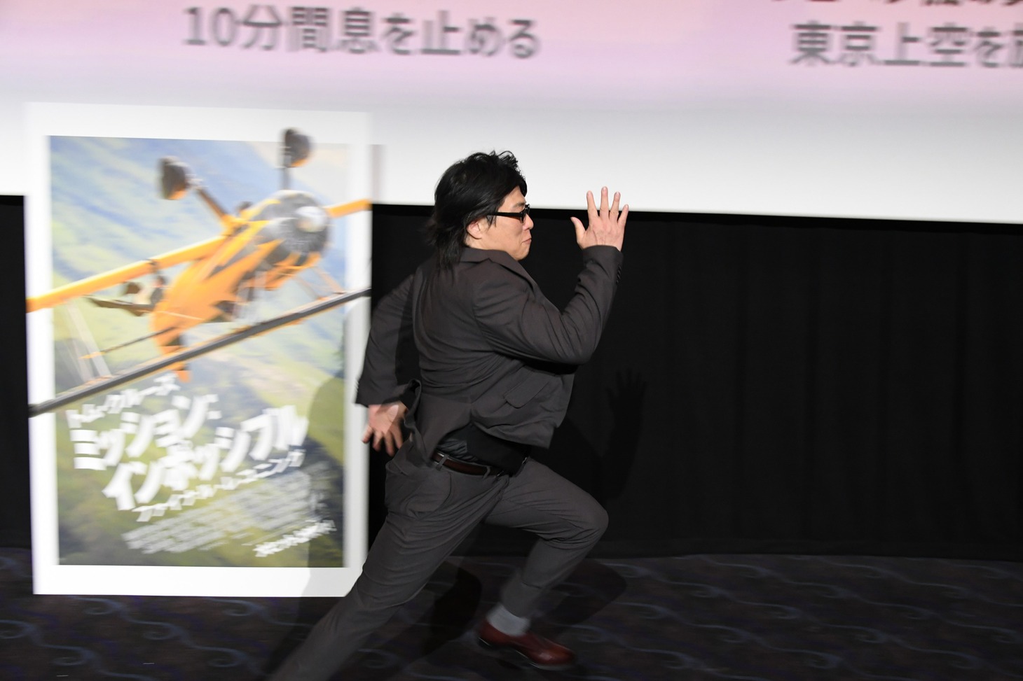 「トム走り」を会場で披露した森川智之