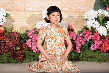 「アロハ・オエ」パフォーマンスの準備をする永尾柚乃。なおフラダンスの振り付けは、新幹線での移動中にマスターしたそう