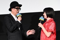 左からリリー・フランキー、鈴木唯
