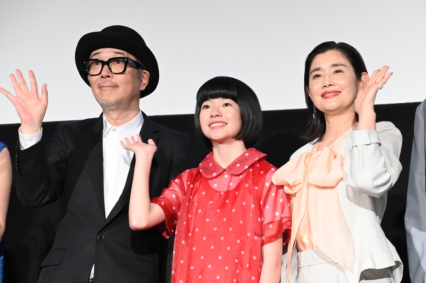 左からリリー・フランキー、鈴木唯、石田ひかり