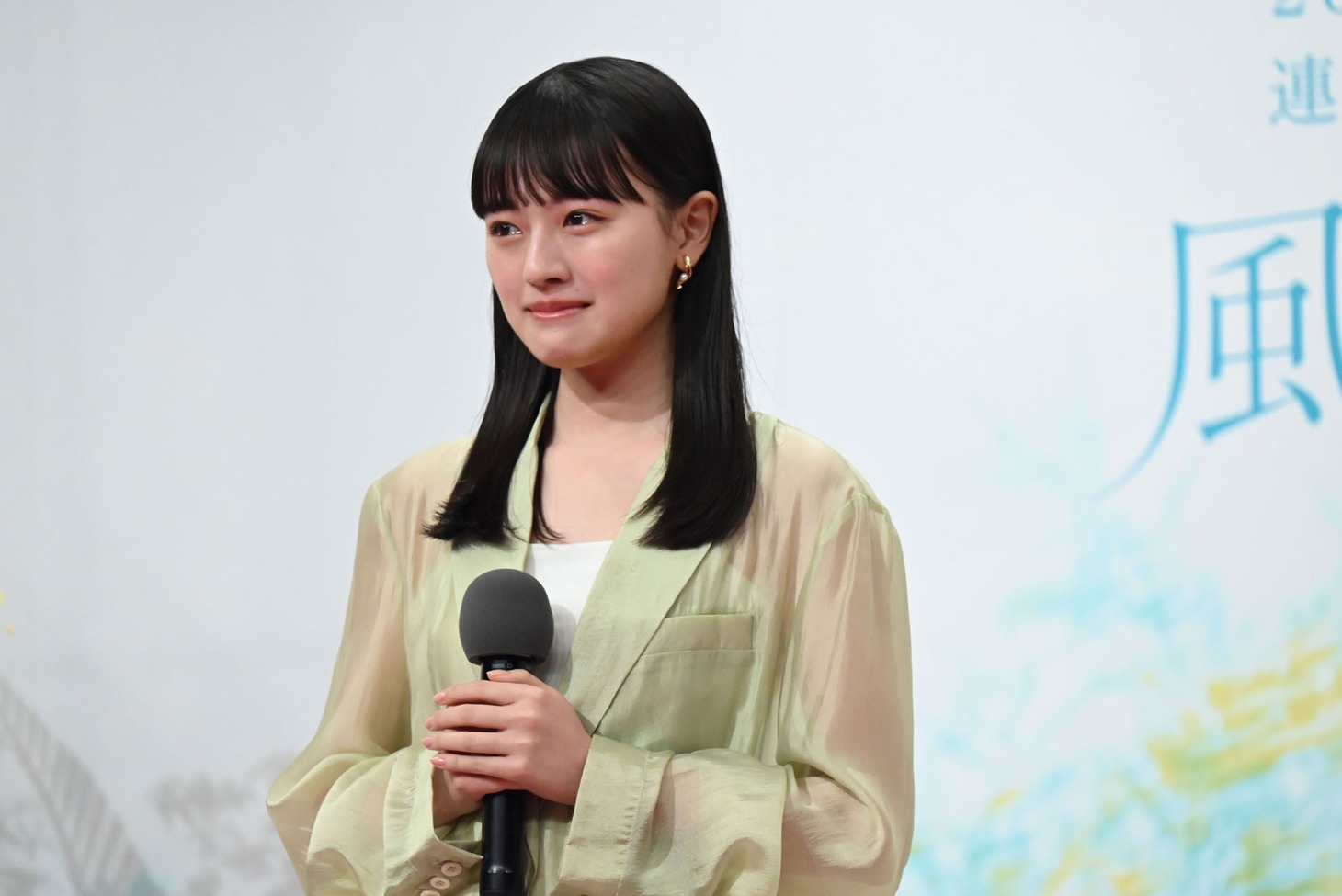 目に涙をためる上坂樹里