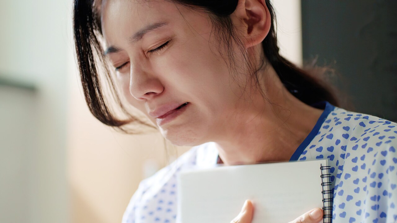 記憶を失った妻と秘密を抱える夫、韓国映画「あなたが眠る間」場面写真10点